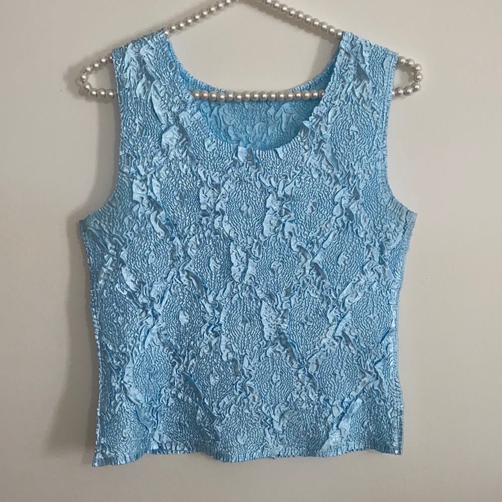 🍎Women’s lovely vintage light blue top ~ C Measure 3/25 🍎